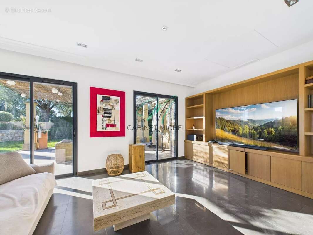 Maison à ROQUEFORT-LES-PINS