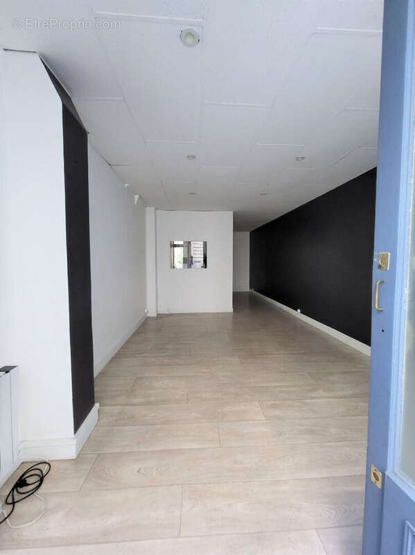 Commerce à PARIS-9E