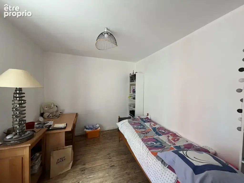 Saint-Claude, proche centre-ville - Maison de ville traversante - photo 6
