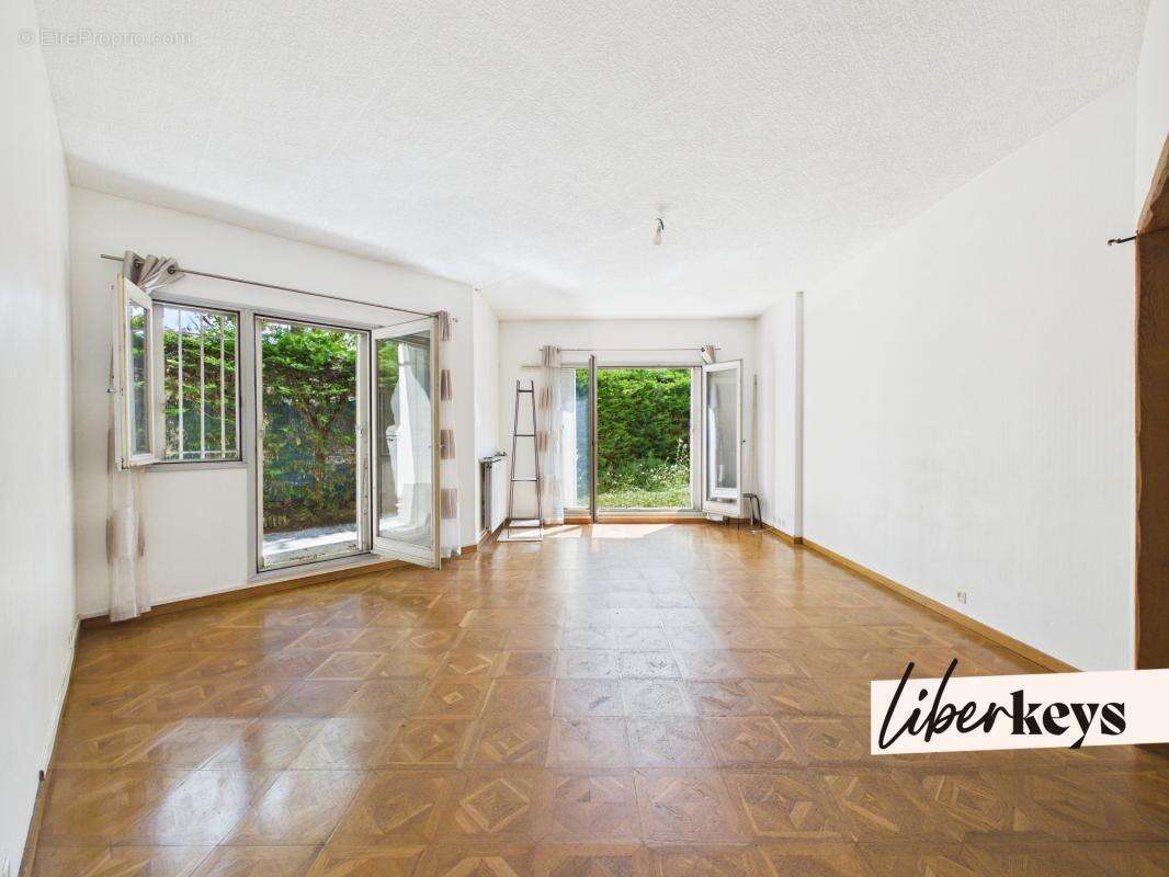CRÉTEIL – Quartier Buttes-Halage – Grand 3 pièces avec terrasse, jardin, box et cave - photo 3
