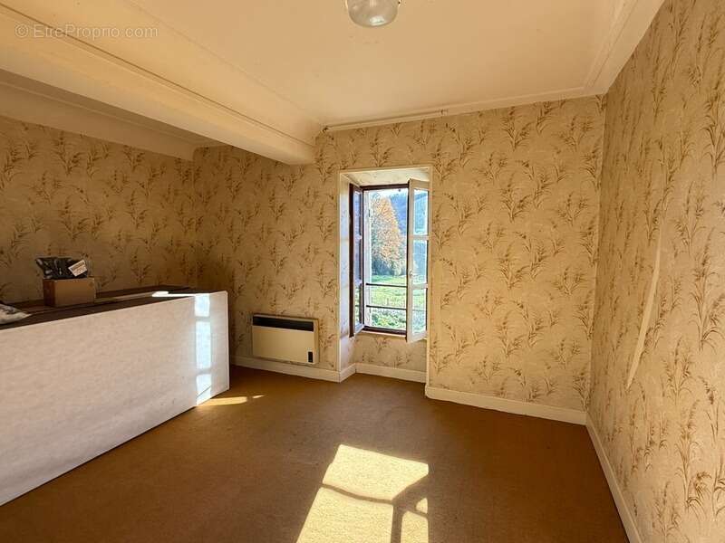 Maison à BUSSIERE-DUNOISE