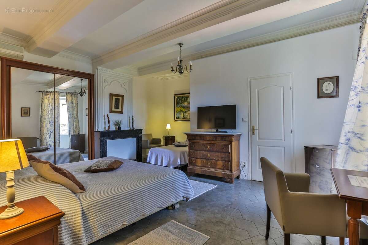 Demeure de caractère avec jardin clos, piscine et dépendances – à 10 mn d’Uzès  - photo 12