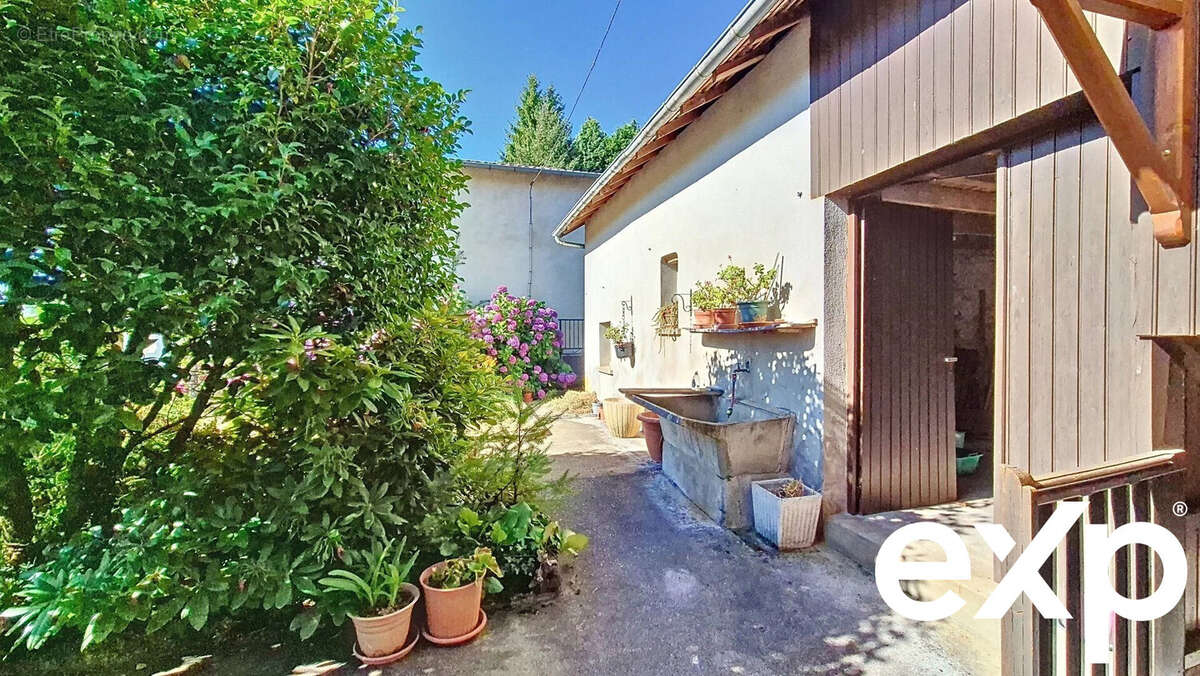 Maison à LA JONCHERE-SAINT-MAURICE