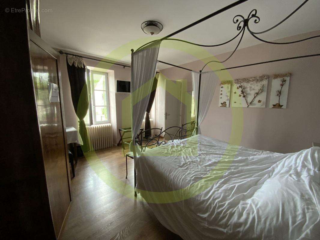 Maison à NOUZERINES