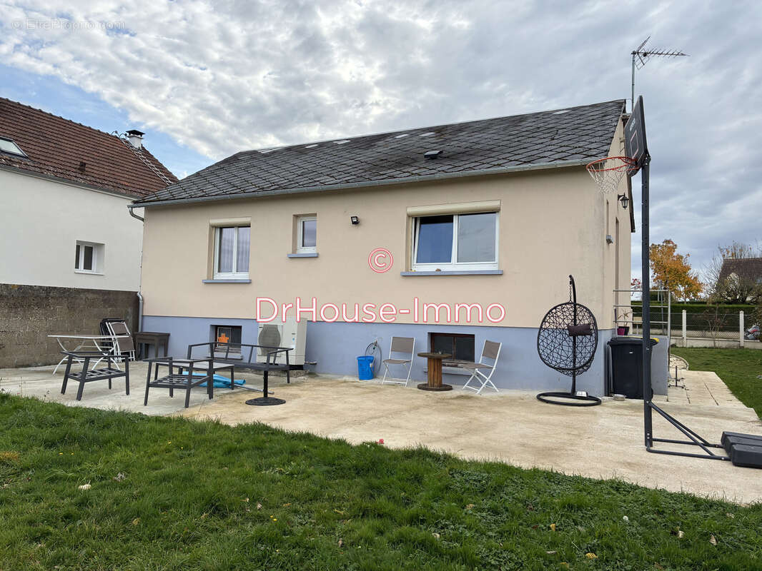 Maison à FONTAINE-LA-GUYON