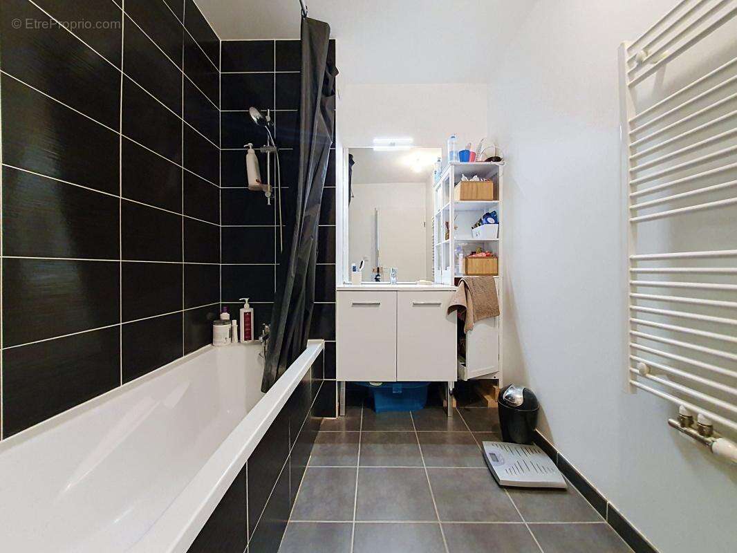 Appartement à CHUZELLES