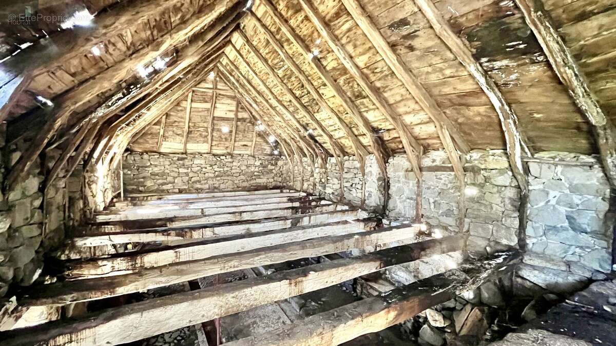 Maison à MONTPEYROUX