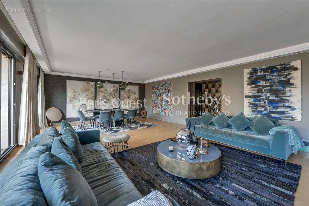 Appartement à PARIS-16E