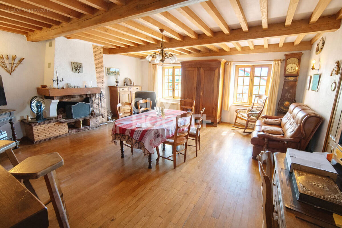 Maison à SAINT-GEORGES-EN-COUZAN