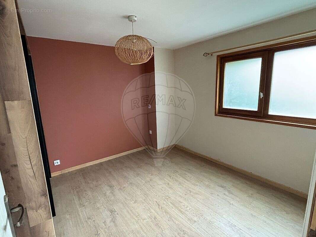 Appartement à MORILLON