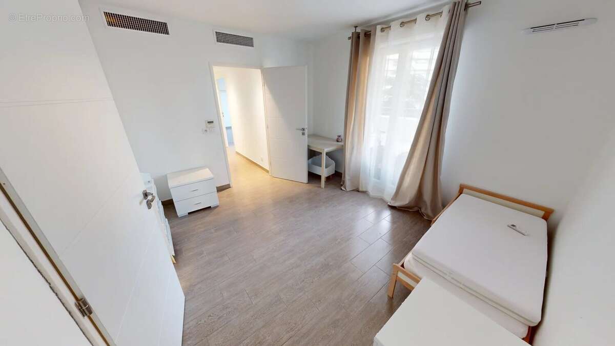 Appartement à VILLENEUVE-LOUBET