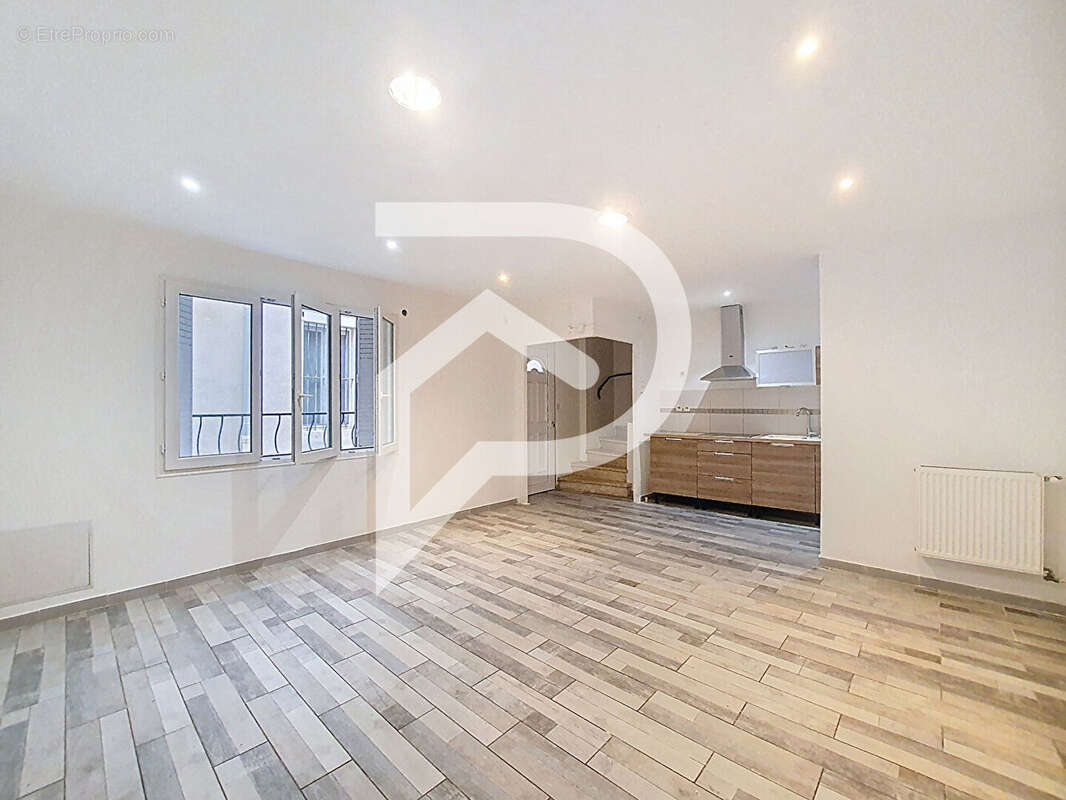 Maison à MONTELIMAR