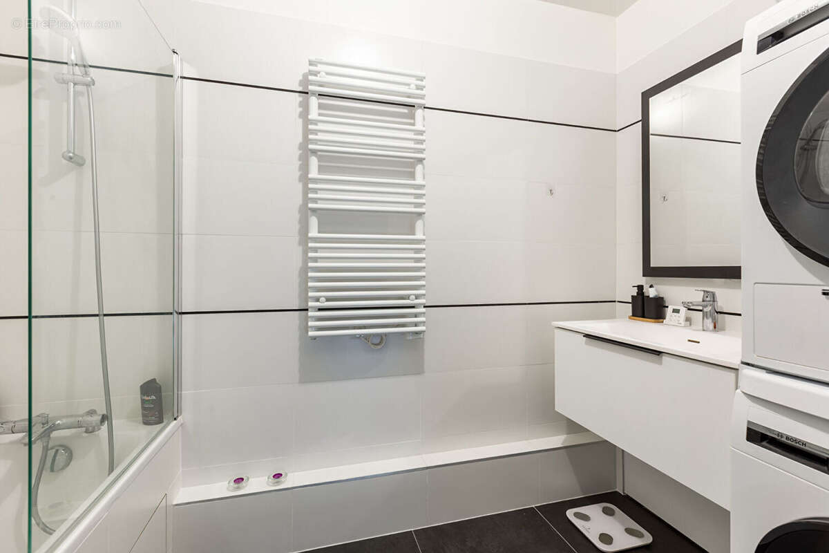 Appartement à COURBEVOIE