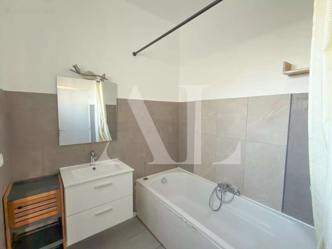 Appartement à VALLAURIS