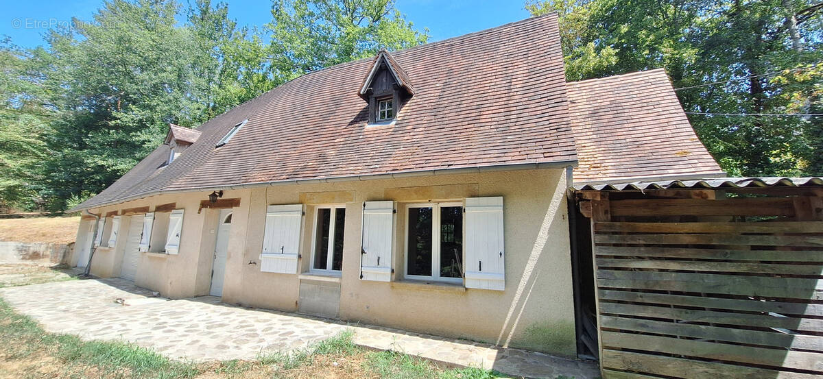 Maison à LATOUILLE-LENTILLAC