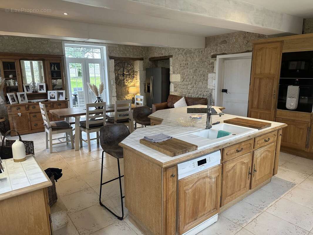 Maison à BLANZAC-PORCHERESSE