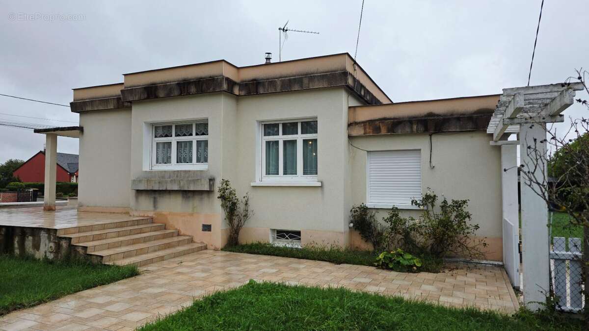 Maison à MEHUN-SUR-YEVRE