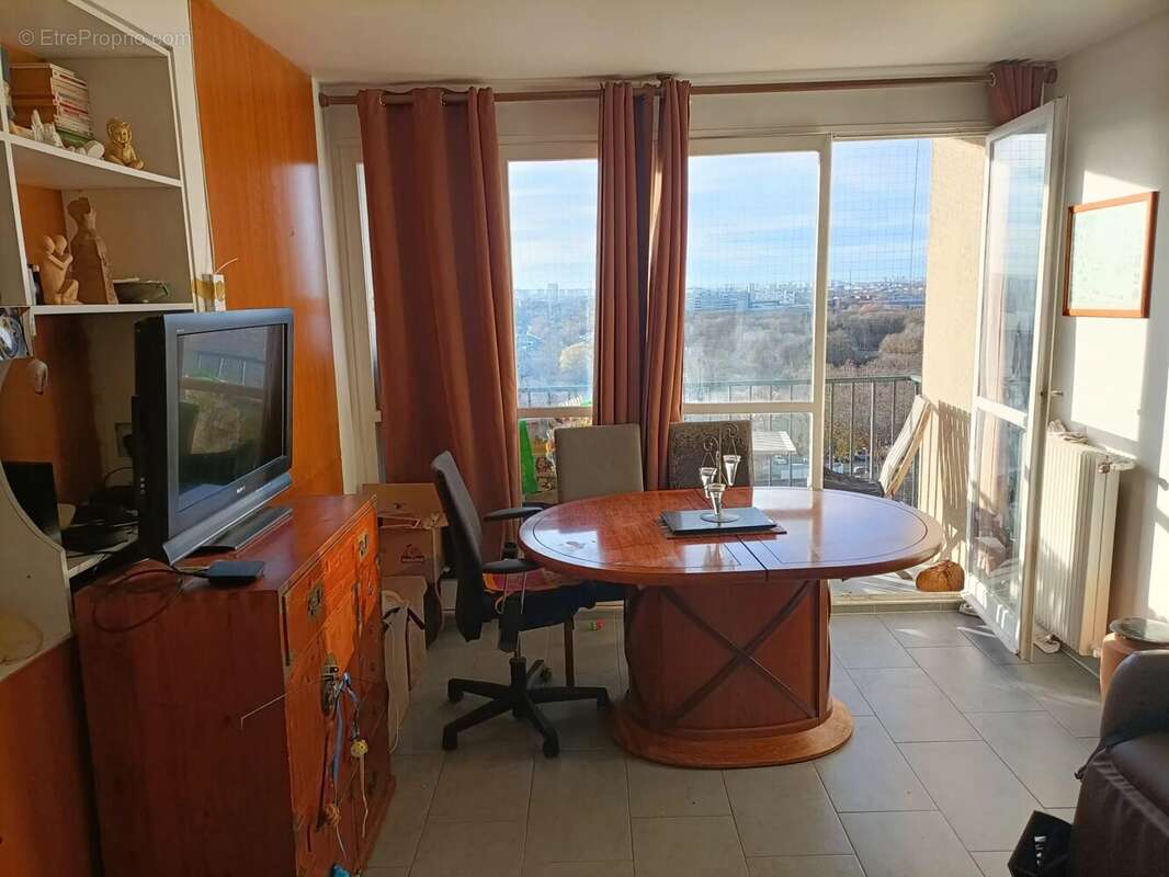 Appartement à VILLENEUVE-LA-GARENNE