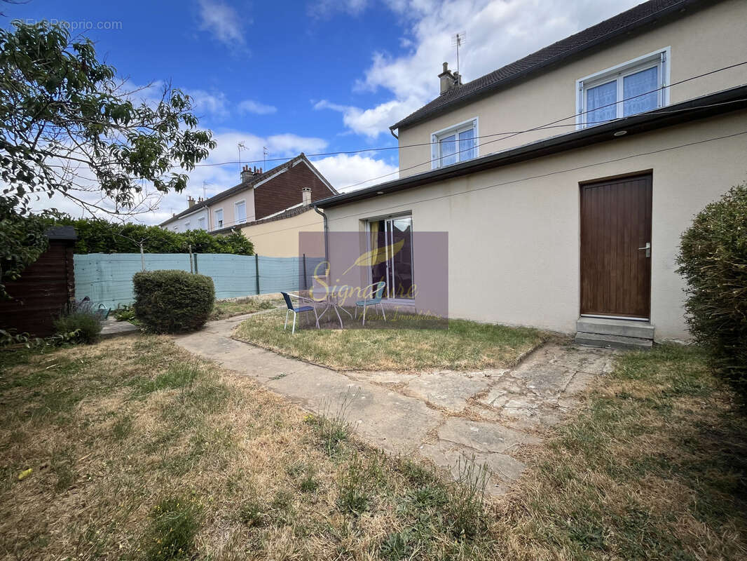 Maison familiale type 5 de 96 m2 sur 300 m2 de terrain avec Garage - photo 2