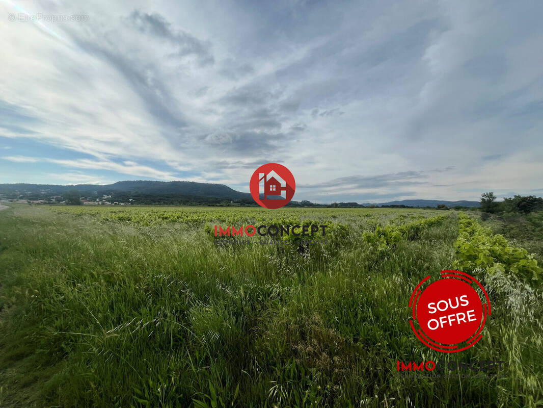 Terrain à LAUDUN-L&#039;ARDOISE