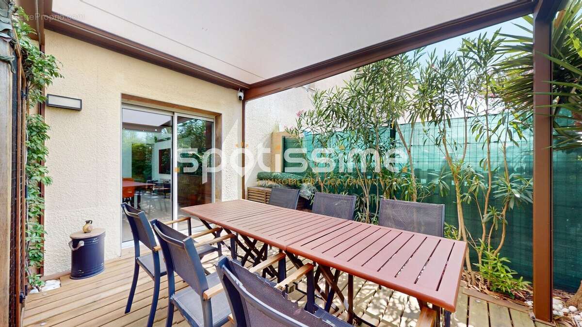 CAP D'AGDE, RICHELIEU - Villa entièrement rénovée avec GARAGE et deux jardins - photo 14