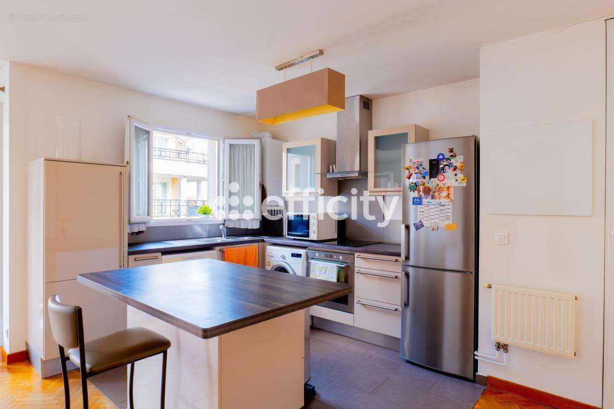 Appartement à VILLENEUVE-LA-GARENNE