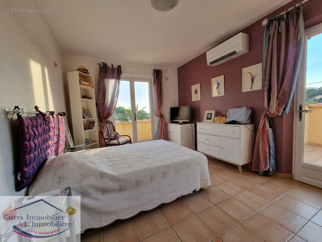 La crau villa t5 avec dependances et piscine - photo 16