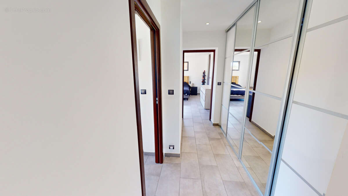 Appartement T3 106 m2 avec terrasse et jardin privatif - photo 7