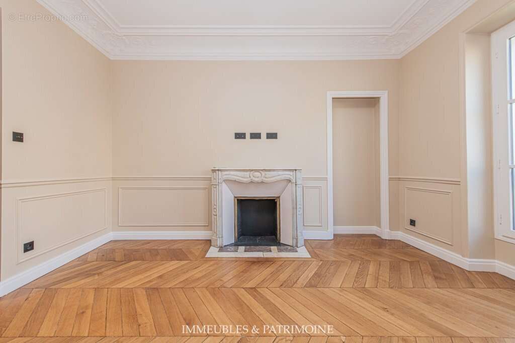 Appartement à PARIS-8E