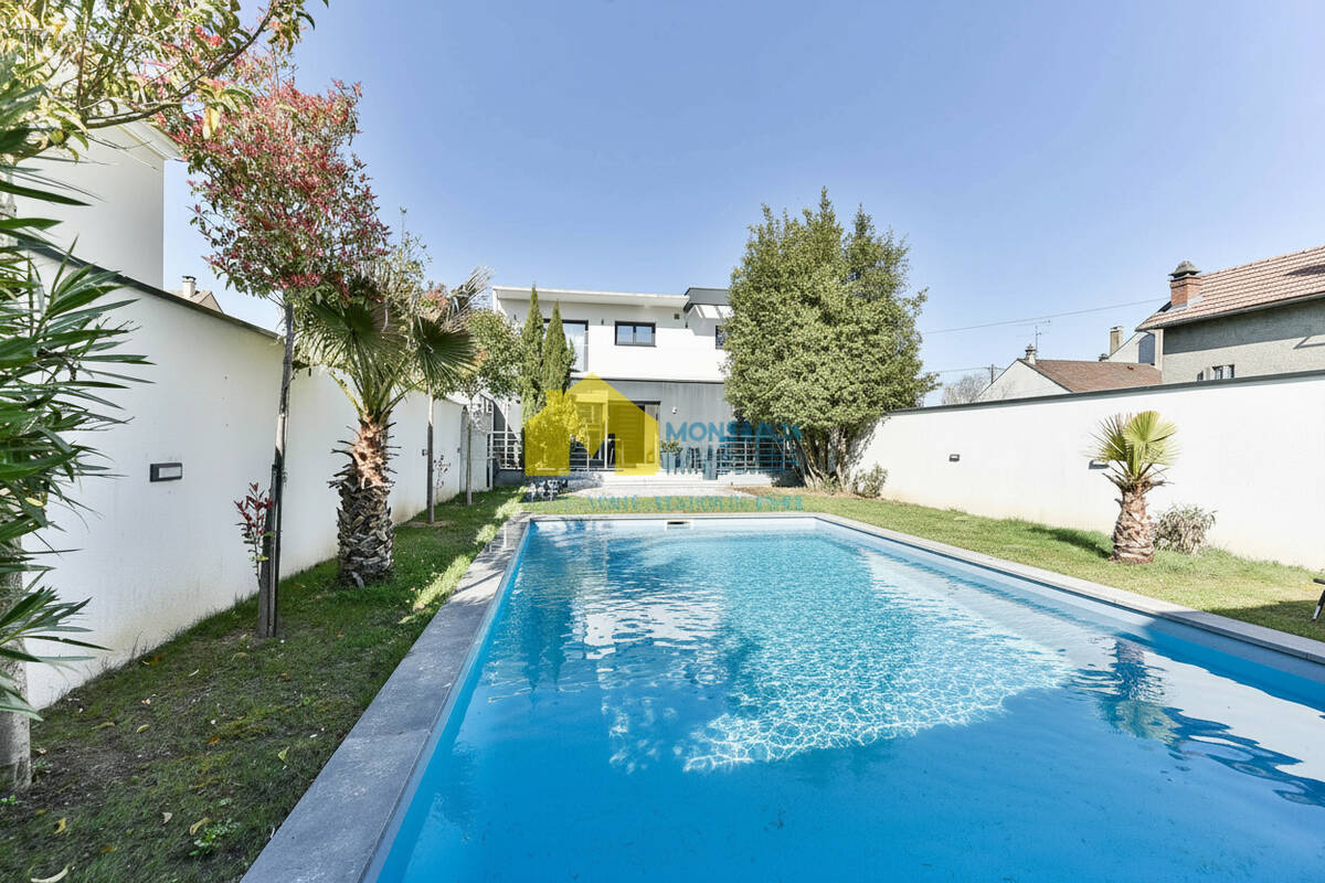 Maison à SAINTE-GENEVIEVE-DES-BOIS