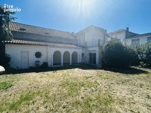 À vic-en-bigorre, centre ville - photo 13