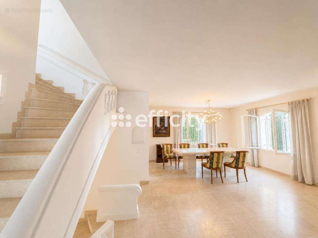 Maison 286 m² à Antibes  - photo 3