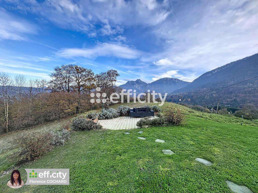 Maison à REYVROZ
