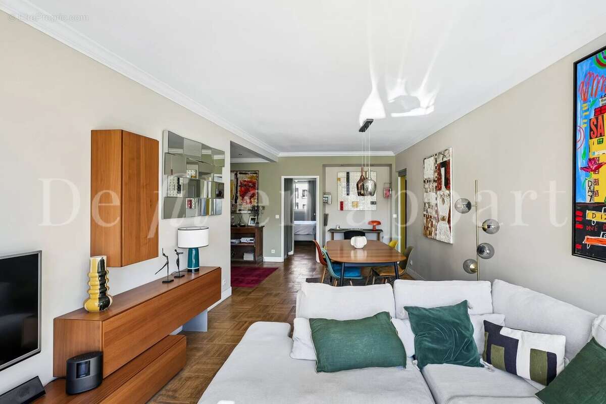 Appartement à PARIS-16E