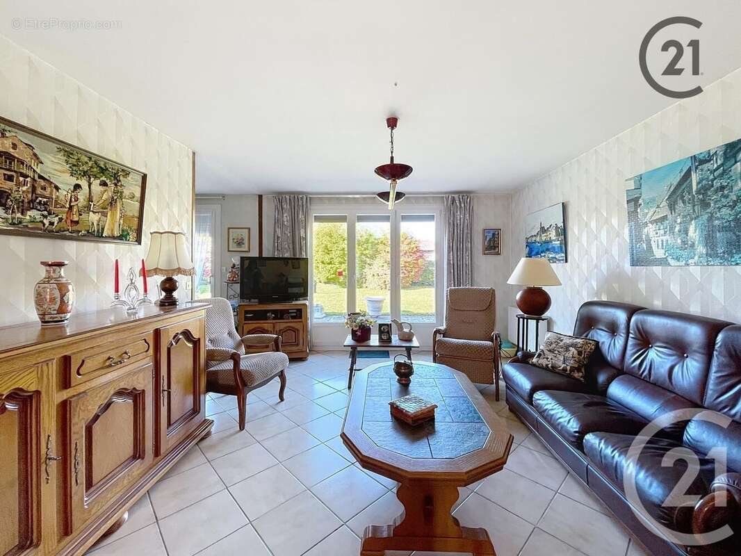 Maison à LA CHAPELLE-SAINT-LUC