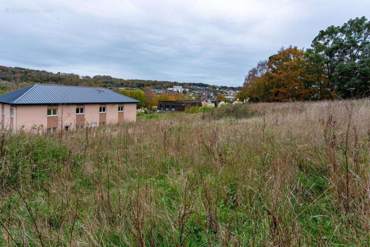 Terrain à MONTIVILLIERS