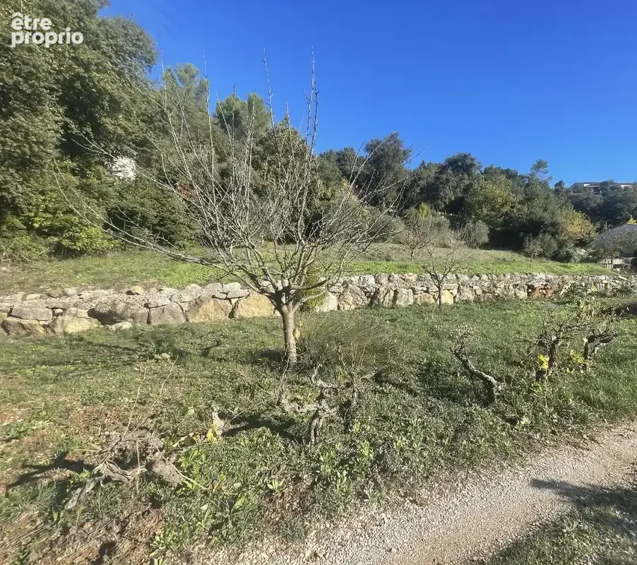 Terrain à FLASSANS-SUR-ISSOLE