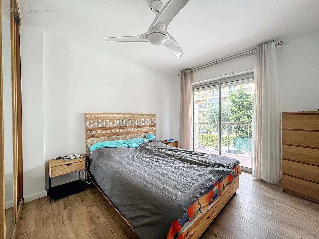Appartement à SAINT-LAURENT-DU-VAR