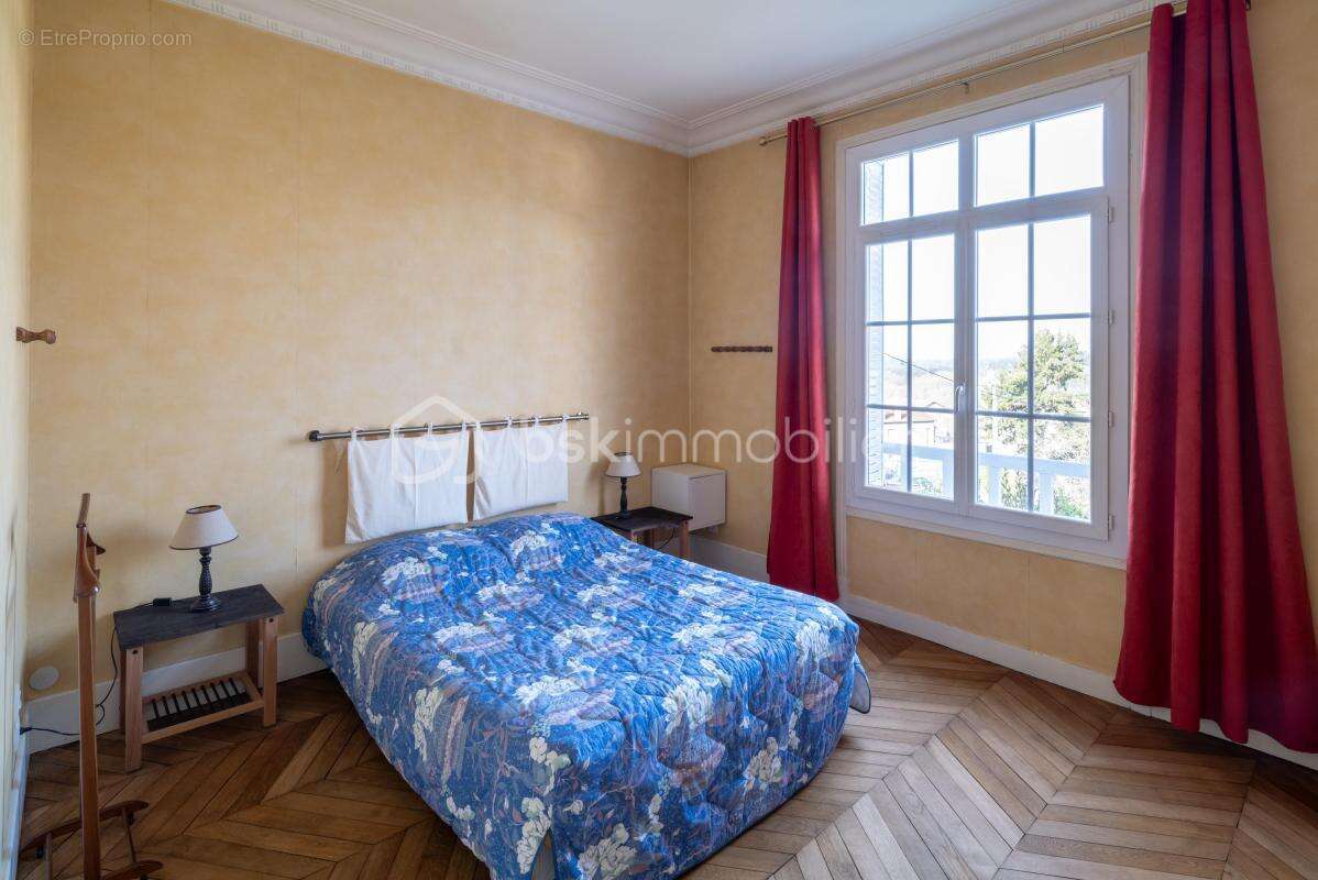 Maison de caractère  – 9 pièces, 7 chambres, sous-sol total – proximité rer d, commerces et écoles à pied - photo 15