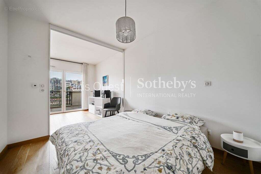 Appartement à NEUILLY-SUR-SEINE