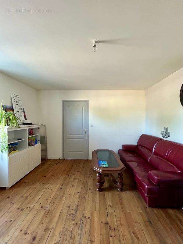 Appartement à LES AVENIERES