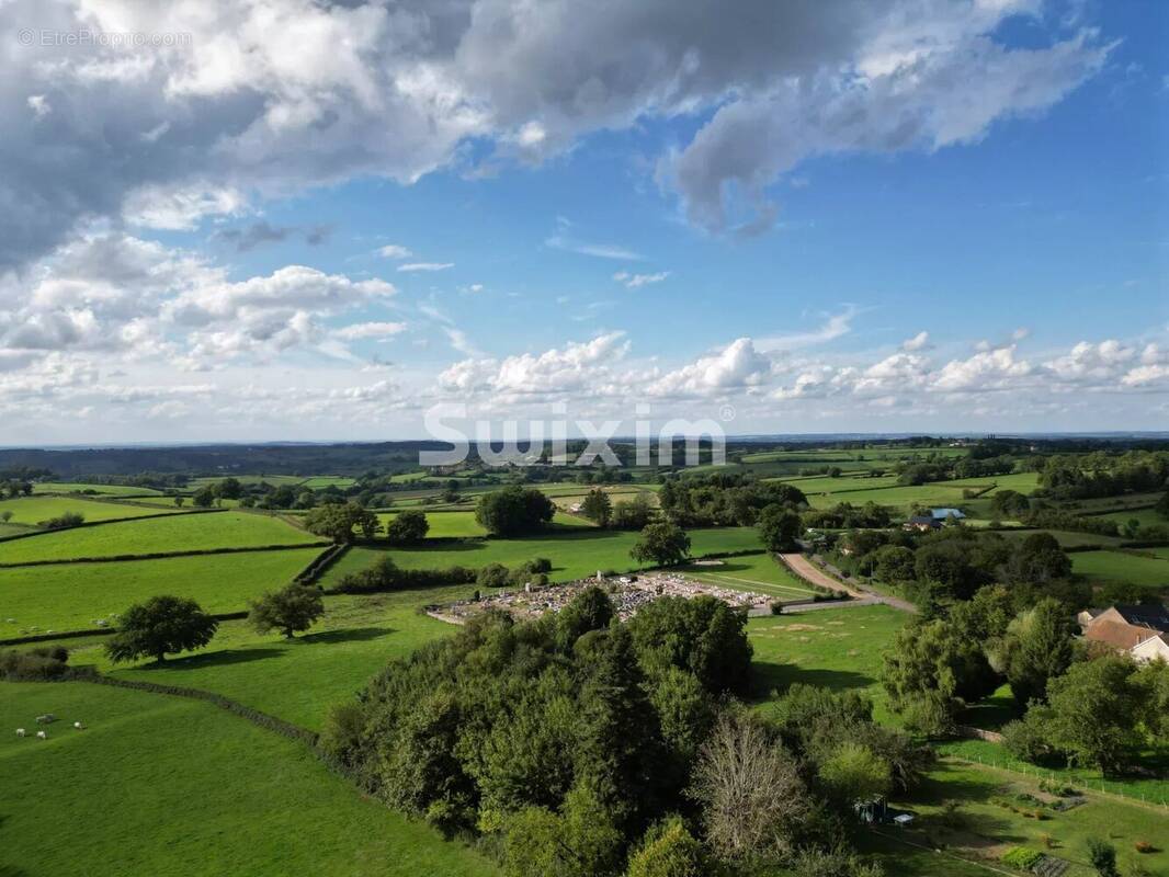 Terrain à QUARRE-LES-TOMBES