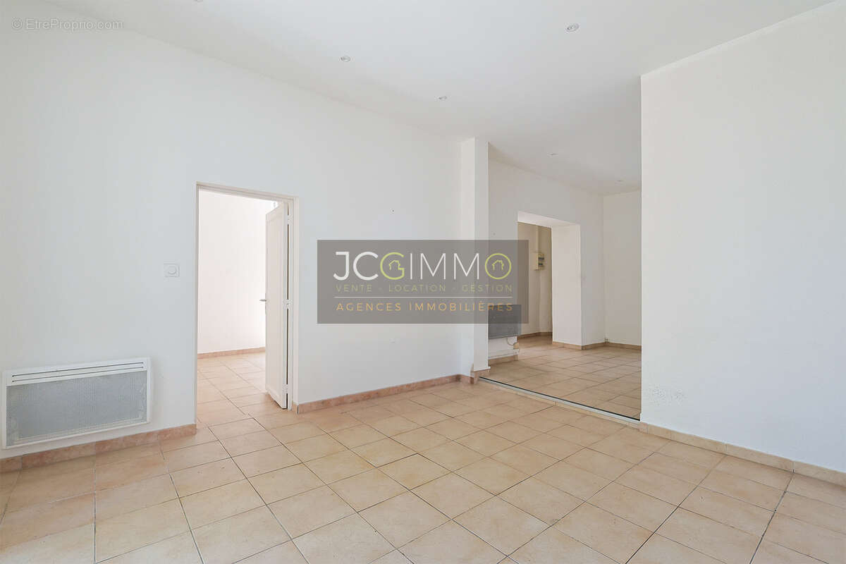 Appartement à SOLLIES-PONT