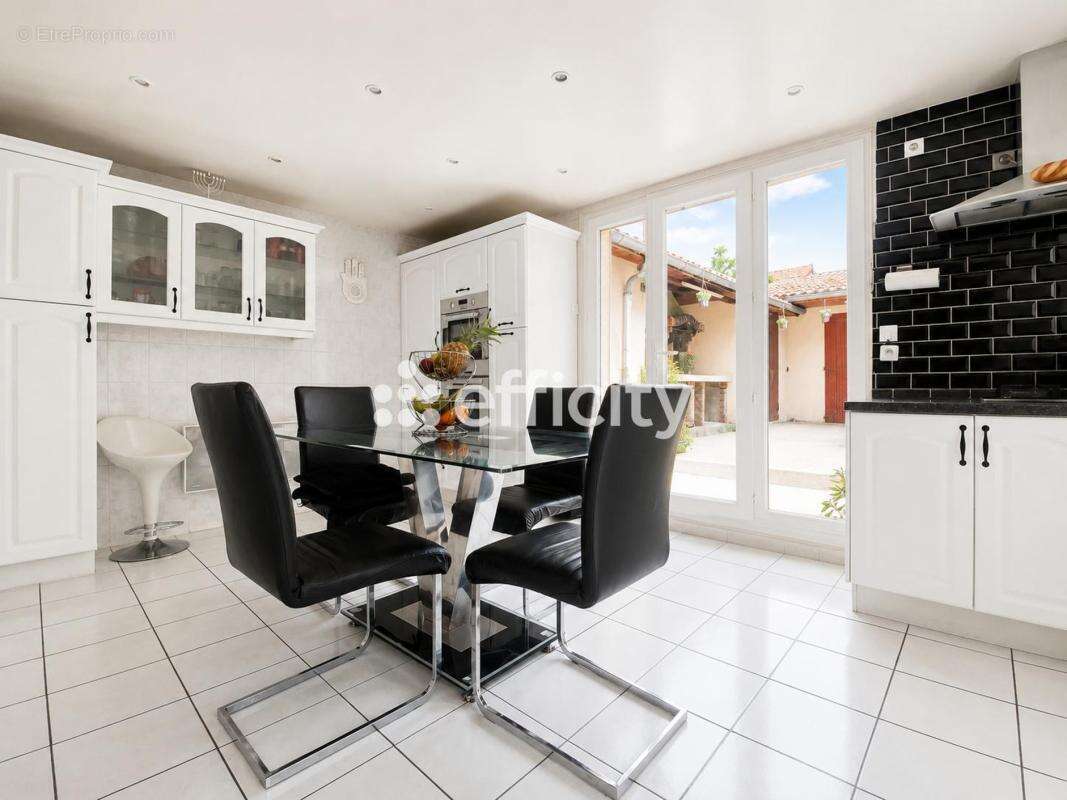 Maison 170 m² à Alfortville  - photo 8