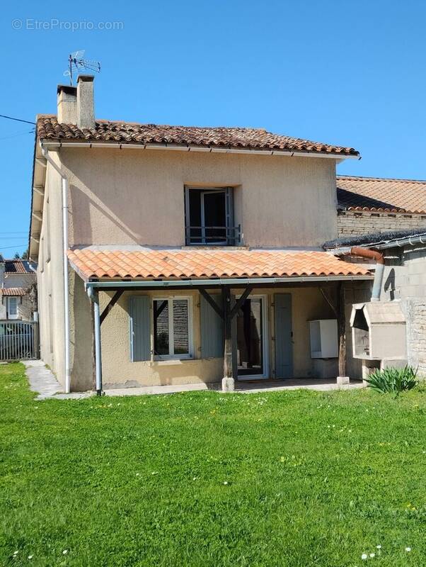 Maison à LOUBILLE