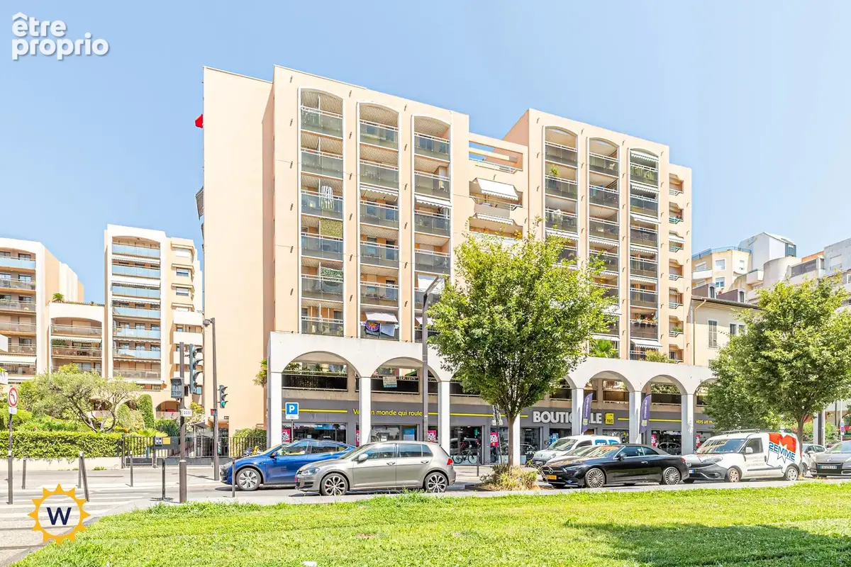 Nice – Rue de France  Élégant 3 pièces avec terrasse, balcon, parking et aperçu mer - photo 10