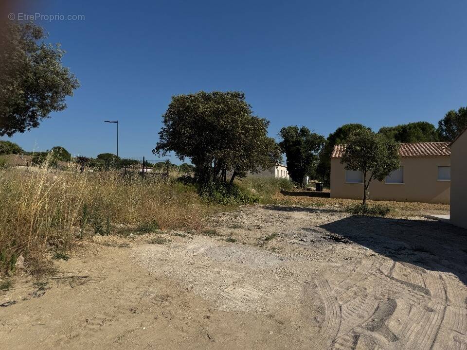 Terrain à AUJARGUES