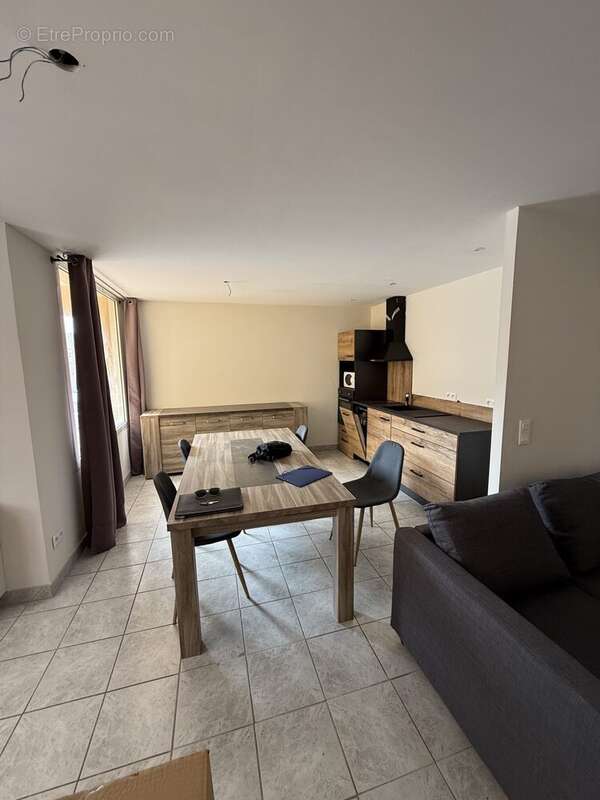 Appartement à SALERNES