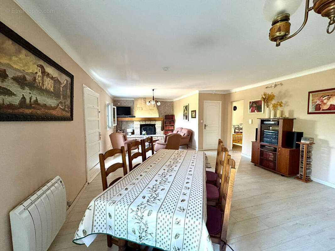 Maison à LA ROQUE-D'ANTHERON