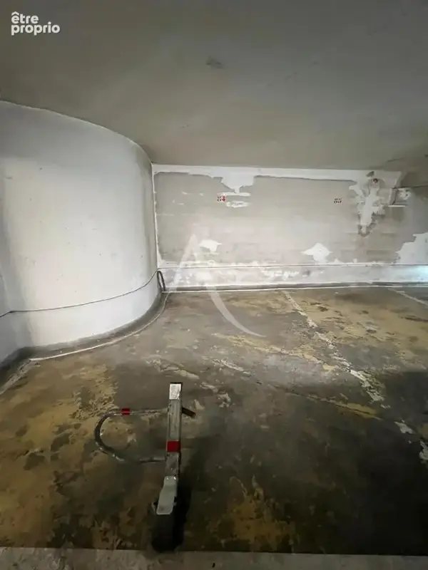 Photo Parking à Cannes au prix de 100 000€